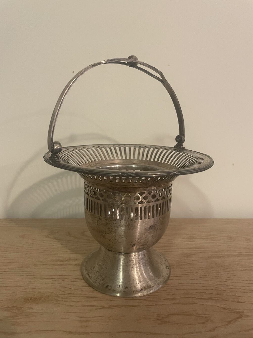 VTG Sheffield Nickel Silverplate Pedestal Hanging Sugar Bon Bon Basket w Handle